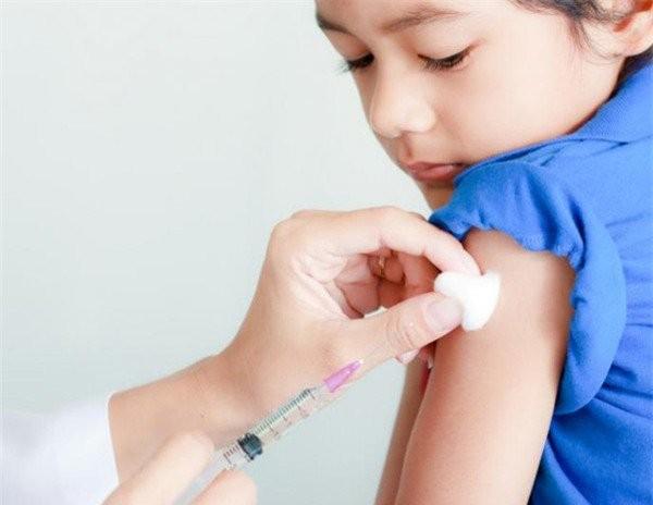 Trẻ dưới 12 tuổi từng là F0, có cần tiêm vaccine phòng COVID-19?