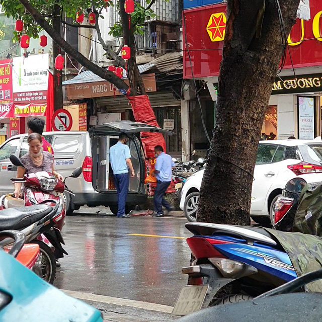 Tiệm vàng "đuổi khách", nhà đầu tư trắng tay vì kiếm tiền thần tốc từ sàn vàng